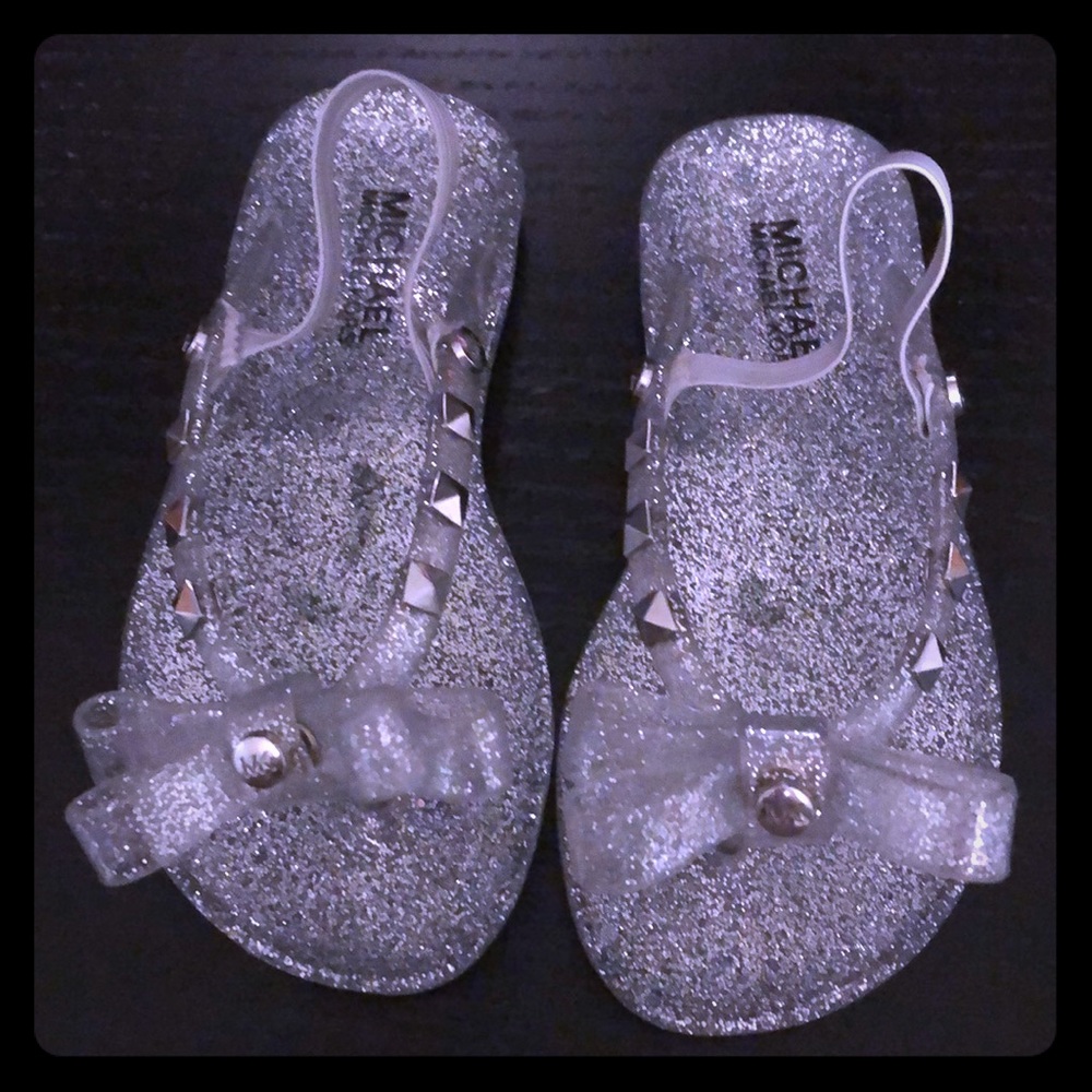 Girls faux flip flop (helper in the back) ❤️